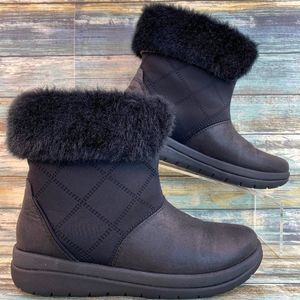 Clarks Cloudsteppers Womens Black Ankle Booties Size 5.5M Faux Fur Trim Pull On